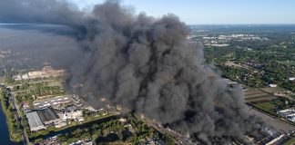 Πολωνία: Κατηγορεί τη Ρωσία πως στρατολόγησε εμπρηστές μέσω social media για την πυρκαγιά στη Βαρσοβία