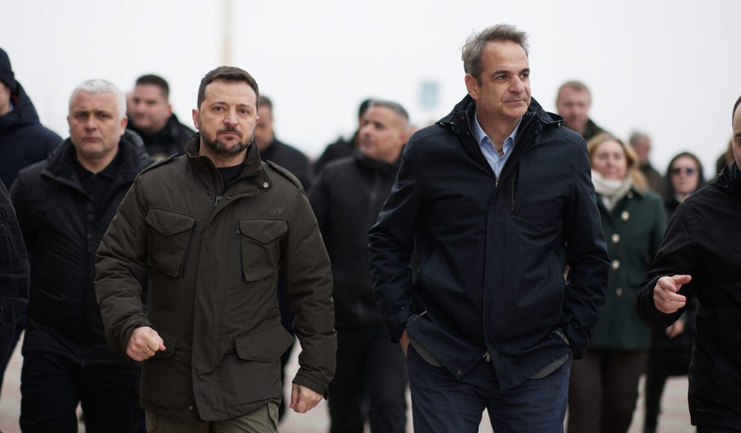 ΣΥΝΑΝΤΗΣΗ ΤΟΥ ΠΡΩΘΥΠΟΥΡΓΟΥ ΚΥΡΙΑΚΟΥ ΜΗΤΣΟΤΑΚΗ ΜΕ ΤΟΝ ΠΡΟΕΔΡΟ ΤΗΣ ΟΥΚΡΑΝΙΑΣ ΒΟΛΟΝΤΙΜΙΡ ΖΕΛΕΝΣΚΙ (ΔΗΜΗΤΡΗΣ ΠΑΠΑΜΗΤΣΟΣ/ΓΡΑΦΕΙΟ ΤΥΠΟΥ ΠΡΩΘΥΠΟΥΡΓΟΥ/EUROKINISSI)