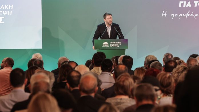 Πώς το ΠΑΣΟΚ επιδιώκει τη «φυγή προς τα εμπρός»