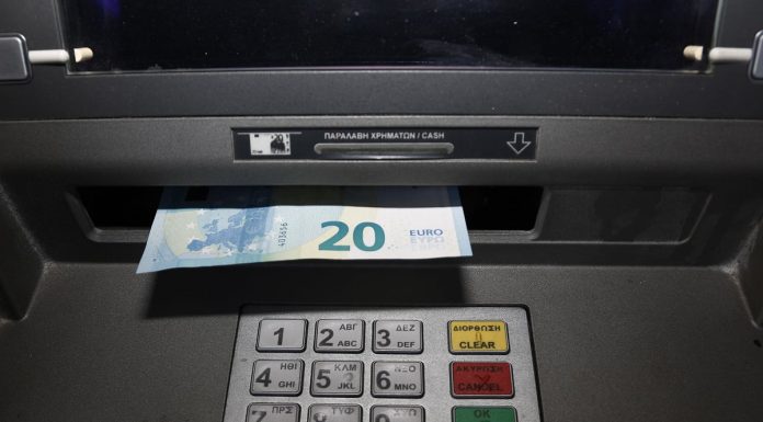 Θεσσαλονίκη: Προσπάθησαν να ξηλώσουν ΑΤΜ με αυτοκίνητο τα ξημερώματα από σούπερ μάρκετ