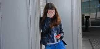 Νέο περιστατικό βίας ανηλίκων στη Θεσσαλονίκη: Xτύπησε 16χρονη και η φίλη της τραβούσε βίντεο με τα χτυπήματα