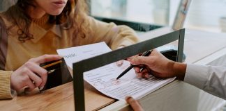 Τα «πιράνχας» των κόκκινων δανείων: Το καρτέλ των servicers και η κερδοσκοπία σε βάρος των οφειλετών