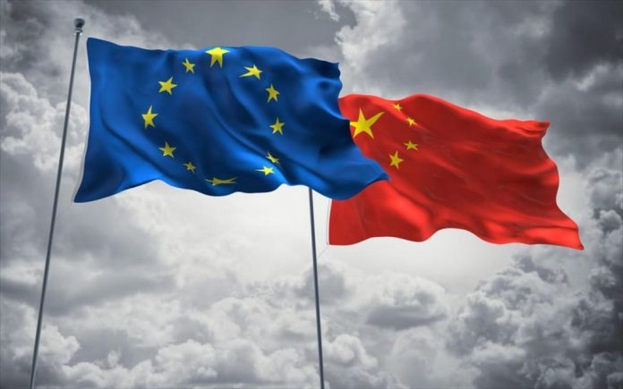 Ευρώπη: Η δύσκολη διαπραγμάτευση με την Κίνα – Οι ΗΠΑ τη σπρώχνουν στην αγκαλιά του Πεκίνου