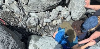 Αλάσκα: Άντρας πλακώθηκε από βράχο 318 κιλών – Βγήκε ζωντανός με λίγα ελαφρά τραύματα