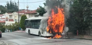 Θεσσαλονίκη: Φωτιά σε λεωφορείο στο Πανόραμα – Δείτε βίντεο