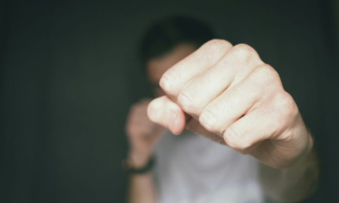 Θεσσαλονίκη: 58χρονος ξυλοκόπησε τη σύζυγό του επειδή άργησε να τον ξυπνήσει