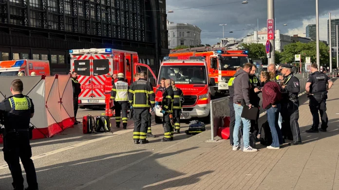 Επίθεση με μαχαίρι στο Αμβούργο – Τουλάχιστον 12 τραυματίες, συνελήφθη μία γυναίκα