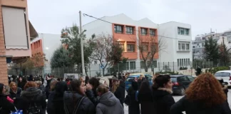 Πώς αποτρέλαναν τους νέους