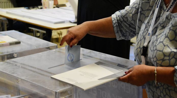 Opinion Poll: «Τσιμπάει» προς τα πάνω η ΝΔ, αλλά η ακρίβεια τρομάζει – 2η η Πλεύση, κατρακύλα για ΣΥΡΙΖΑ – Πώς βλέπουν…