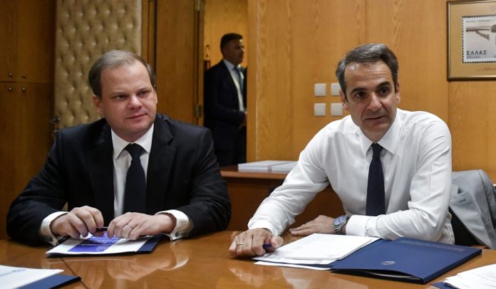Ο Καραμανλής ανάβει φωτιές στο Μαξίμου – Φόβοι για νέα αναζωπύρωση των Τεμπών