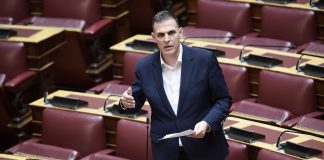 Καραμέρος για Τέμπη: Με αλλοιωμένα βίντεο προσπαθεί η κυβέρνηση να μπαζώσει την έρευνα για την πυρόσφαιρα