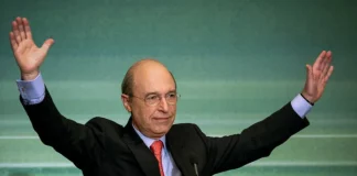 Φωτιά στο σπίτι του Κώστα Σημίτη μετά από κεραυνό