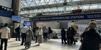 Χάος στο Μετρό του Λονδίνου μετά από φωτιά σε υποσταθμό – Γραμμές εκτός λειτουργίας και μεγάλες καθυστερήσεις