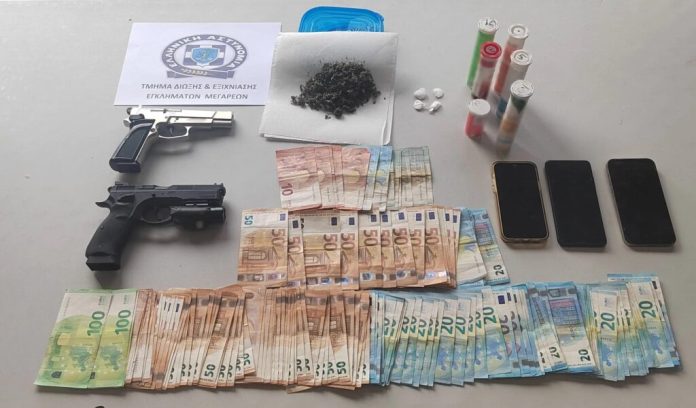 Μέγαρα στο στόχαστρο – Η ΕΛ.ΑΣ. ξηλώνει δύο δίκτυα ναρκωτικών – Κοκαΐνη, κάνναβη, όπλα και εργαστήριο καταργήθηκαν