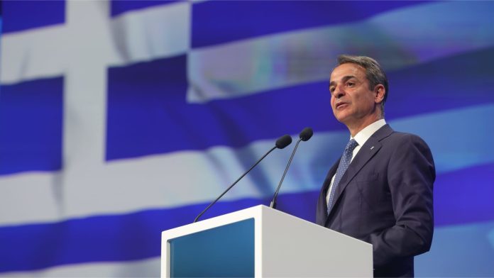 Κυβέρνηση: Προσπάθεια για βήματα προς τα εμπρός, αλλά με το βλέμμα πίσω στα Τέμπη