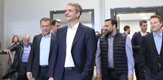 Κορδέλες, κοινωνική ατζέντα και καθημερινότητα: Το «τρίπτυχο» του Κ. Μητσοτάκη