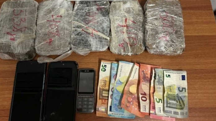 Λιμενικοί έπιασαν 37χρονο Αφγανό με 2,5 κιλά ηρωίνης στην Αττική