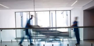 Οδύσσεια χωρίς τέλος για τους ψυχιατρικούς ασθενείς: 90χρονη παρέμεινε πάνω από 30 ώρες στα ΤΕΠ