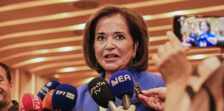 Ντόρα Μπακογιάννη: Άσφαιρα