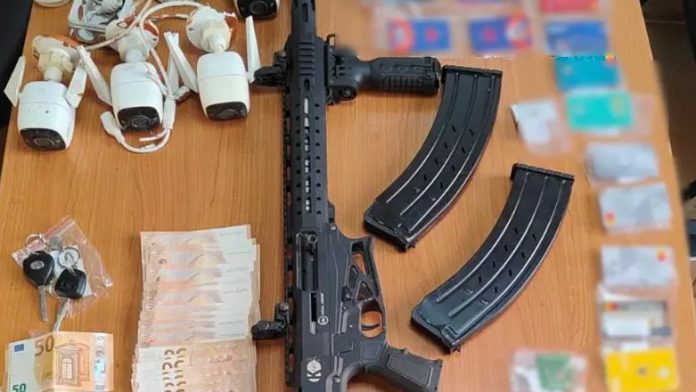 Εξαρθρώθηκαν δύο εγκληματικές οργανώσεις από την ΕΛΑΣ – Συνελήφθησαν επτά άτομα, εξιχνιάστηκαν 120 απάτες