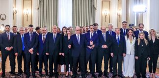 Η λίστα των δώρων στον Πρωθυπουργό και υπουργούς: Από μανικετόκουμπα μέχρι… σπαθιά