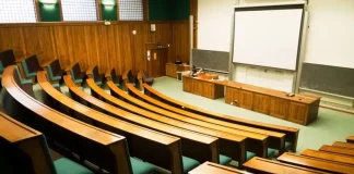 Το Συμβούλιο της Επικρατείας αναγνωρίζει τα επαγγελματικά δικαιώματα των αποφοίτων κατόχων βρετανικών πτυχίων