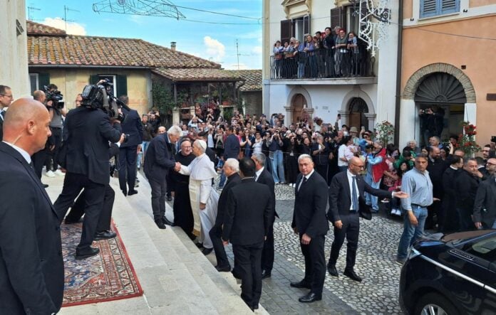 papas_leon_kosmos-696x443