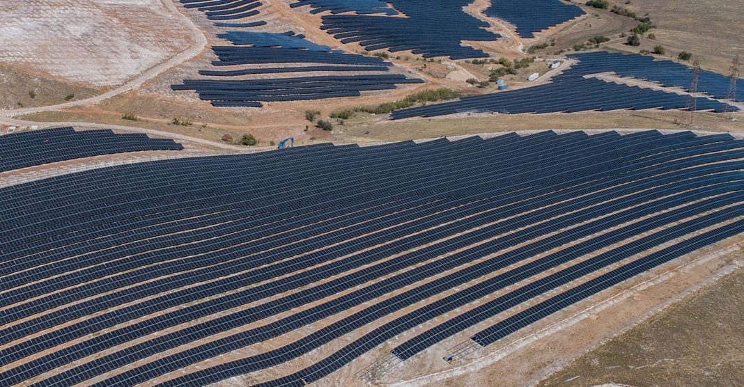 prochora-to-ypo-kataskevi-fotovoltaiko-ergo-tis-lightsource-bp-stin-kozani1