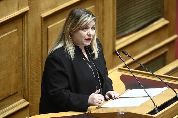Συρεγγέλα για Τέμπη: Ποιος θα ζητήσει συγγνώμη από τους γονείς των μηχανοδηγών;