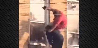 Νέα Υόρκη: 52χρονος σκοτώθηκε όταν υποχώρησε η σκάλα ενώ έβγαινε από φλεγόμενο διαμέρισμα – Δείτε βίντεο