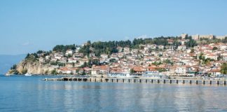 Ύπουλη προώθηση των Σκοπίων από τους Βρετανούς: «Η μικροσκοπική χώρα δίπλα στην Ελλάδα είναι εξίσου όμορφη…»