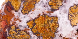 Tις επόμενες εβδομάδες το Κίεβο θα επικυρώσει τη συμφωνία με τις ΗΠΑ για τις σπάνιες γαίες – Ο Τραμπ στέλνει για πρώτη φορά όπλα στην Ουκρανία