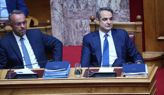 Συνάντηση «κατευνασμού» με τον Σταϊκούρα στο Μαξίμου