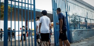 Καρατομείται η γυμνασιάρχης στην Αχαΐα που έβαζε μαθητές να ζητούν γονατιστοί συγγνώμη