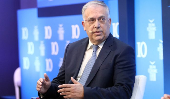 Θεοδωρικάκος: «Αναγκαιότητα η άρση της μονιμότητας στο Δημόσιο»