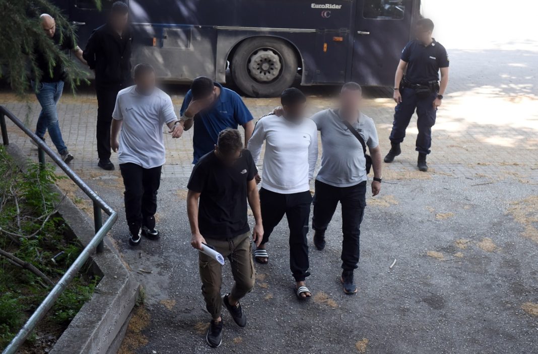 ÌÅÔÁÃÙÃÇ ÓÔÏÍ ÅÉÓÁÃÃÅËÅÁ ÈÅÓÓÁËÏÍÉÊÇÓ ÔÙÍ 6 ÓÕËËÇÖÈÅÍÔÙÍ ÃÉÁ ÔÏÕÓ ÐÕÑÏÂÏËÉÓÌÏÕÓ ÅÍÁÍÔÉÙÍ ÁÍÄÑÙÍ ÔÇÓ ÅÕÐ ÓÔÇ ÈÅÑÌÇ