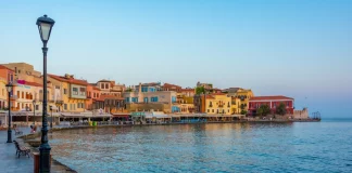 Κρήτη: Ιδιοκτήτης έκοψε ρεύμα και νερό σε εκπαιδευτικό για να τη διώξει από το σπίτι – Θα μείνει σε κάμπινγκ μέχρι να κλείσουν τα σχολεία