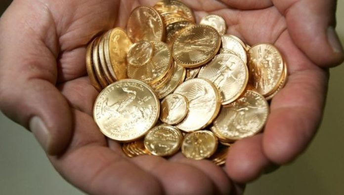 Κοζάνη: 58χρονη έκλεψε λίρες και κοσμήματα αξίας άνω των 11.000 ευρώ από ηλικιωμένη