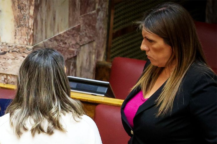 Πρωτοφανές σκηνικό στη βουλή: Υπάλληλοι ηχογραφούσαν με το κινητό τους την Ζωή Κωνσταντοπούλου!