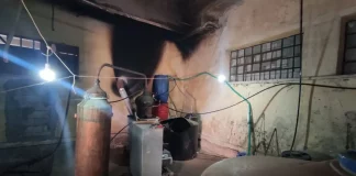 Κρήτη: Σύλληψη για παράνομο αποστακτήριο – Ο ιδιοκτήτης είχε πιστόλι, σπαθί και εκρηκτικό μηχανισμό