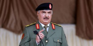 Και ο Χαφτάρ καταγγέλλει την Ελλάδα για τα οικόπεδα νότια της Κρήτης