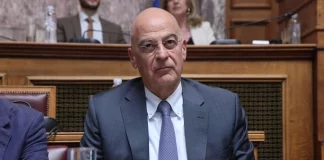 Με πόσους βουλευτές συζητά ο Δένδιας