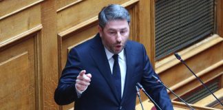 Τo ΠΑΣΟΚ ετοιμάζεται για πρόωρες εκλογές