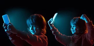 Τα smartphones απειλούν την ψυχική υγεία των παιδιών – αλλά όχι όπως νομίζουμε