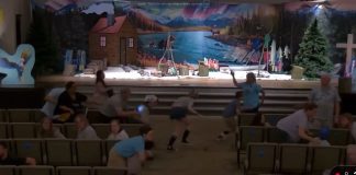 ΗΠΑ: Απετράπη μακελειό σε εκκλησία στο Μίσιγκαν – Πιστοί και προσωπικό εξουδετέρωσαν ένοπλο που άνοιξε πυρ – ΦΩΤΟ και ΒΙΝΤΕΟ