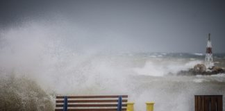 Καιρός: Βουτιά της θερμοκρασίας και θυελλώδεις βοριάδες – Βροχές και στην Αττική