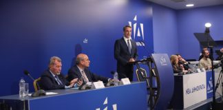 Το «παρών» Μητσοτάκη στην Προανακριτική, η επαναφορά της «θεωρίας των άκρων» και οι «υπερπατριώτες του καναπέ»