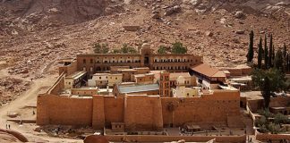 Μονή Σινά: Η «φίλη» Αίγυπτος επιμένει σε «θρησκευτική Ντίσνεϋλαντ»