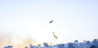 Χίος: Συνεχίζει να καίει για 4η μέρα η καταστροφική φωτιά – Μάχη με διάσπαρτες εστίες