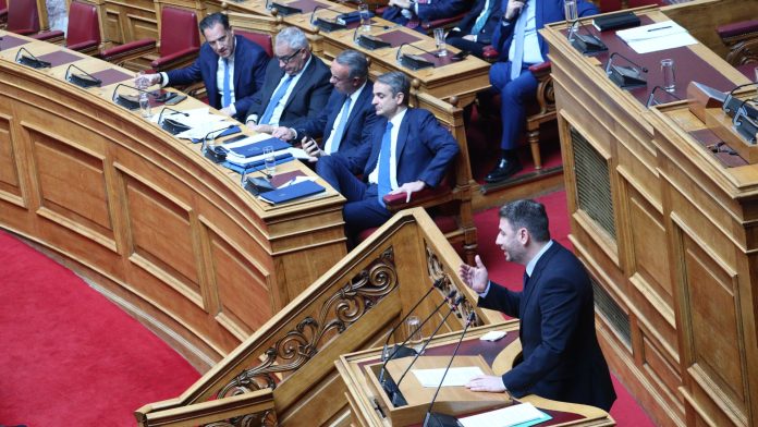 Ανδρουλάκης: Νευρικός ο Μητσοτάκης, μάλλον πίνει τον φραπέ του σκέτο